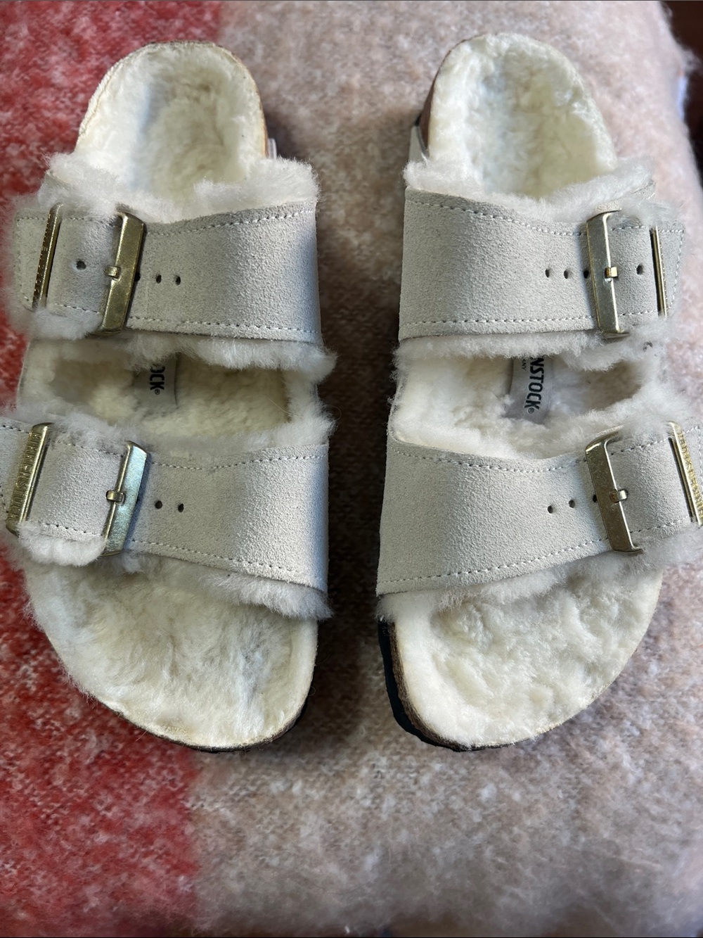 Birkenstock Arizona Women’s Shearling Lined Double Strap Sandal - crème suede